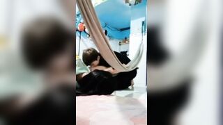 Liếm đùi chị gái