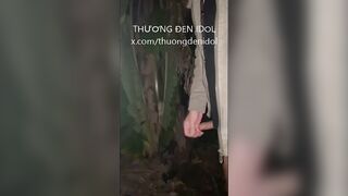 ThươngĐenIdol tối nay hẹn a ra bụi chuối hẹn hò,hứng quá chịu k nổi tụt quần đụpublic