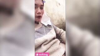 Bé học sinh nứng public ngay tại sân trường