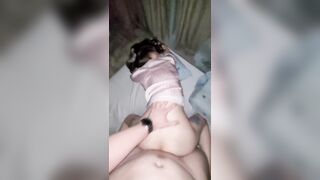 trèo tường vào thăm bé 2k9 lúc nửa đêm địt sướng nhưng em không dám rên