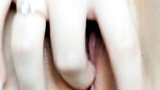Cẩn cảnh lồn múp đang móc