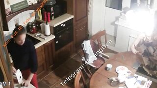 Con trai đc mẹ kế bú cặc 2