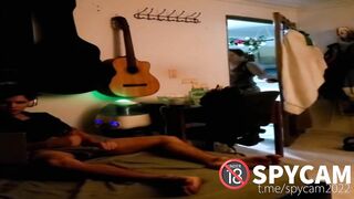 Mẹ kế bắt gặp con trai chồng thủ dâm