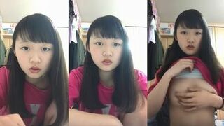 Nữ sinh đại học dễ thương tự sướng khi gọi video với bạn trai