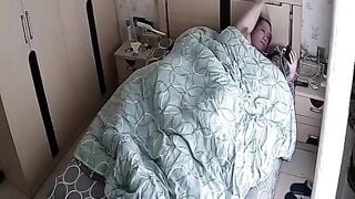 Vợ chồng dâm và cô con gái nuôi 17 tuổi