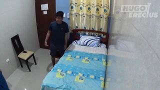 COn trai đặt máy quay để quay trộm vì hẹn mẹ kế đến địt