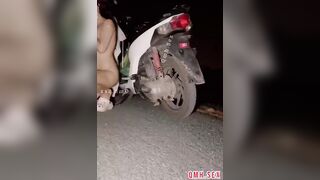 Full 30p+ clip public cực bạo ngoài quốc lộ trần truồng địt nhau Part 2