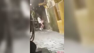 Cặp đôi đụ public hơn máy khâu trong hẻm vắng Quận 12 bị hình sự tuần đêm bắt gặp