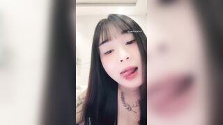Gái xinh dâm đãng nghiện bú mút cặc