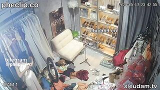 Hack cam quay lén e chủ shop thời trang xinh đẹp chụp nude và đụ nhau vs ck mỗi ngày