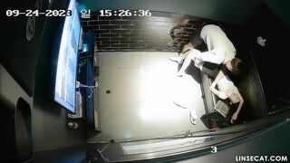 Hack cam quán kara phát hiện thanh niên đưa e ghệ vú bự vào quán mò lồn bóp vú đụnhau