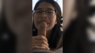Bé e họ kính cận yêu thích khoái chí khi đc hôn và bú cặc a trai
