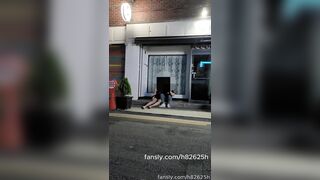 Chơi gái lạ đi bar về say rượu ngồi ngoài đường