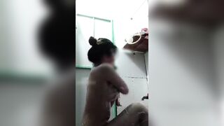 Đi Tắm Quay Video Cho Anh Xem Vú To Thật
