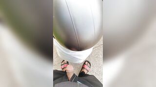 Thanh niên đái nén lên gái ????