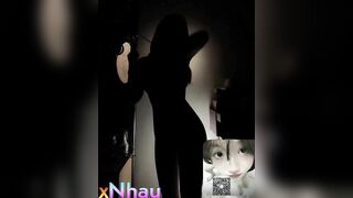 Đu trend tắt đèn nhưng nó lạ lắm