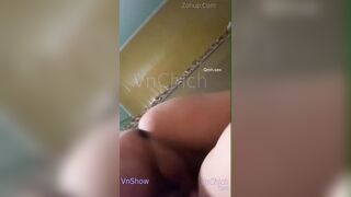 Clip lộ cặp đôi sinh viên Hà Nội . Em không cho quay nhưng sướng vào thì vẫn rên ư ử.