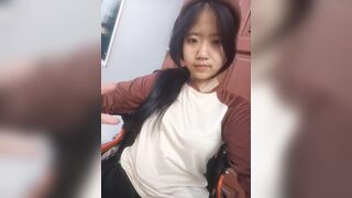 Em gái 2k7 trầm cảm, nứng quá móc lồn thủ dâm