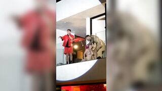 Địt public trên sân khấu trước mặt khán giả