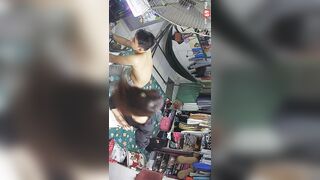Hack camera vợ chồng tại phòng khách