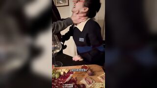 Bữa ăn mừng năm mới cùng cô bạn thân