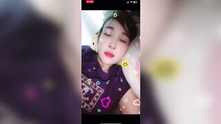 Máy bay lan đang chờ phi công tới địt