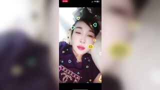 Máy bay lan đang chờ phi công tới địt