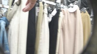 Quay lén em gái sinh viên thử đồ lộ bím trong shop quần áo