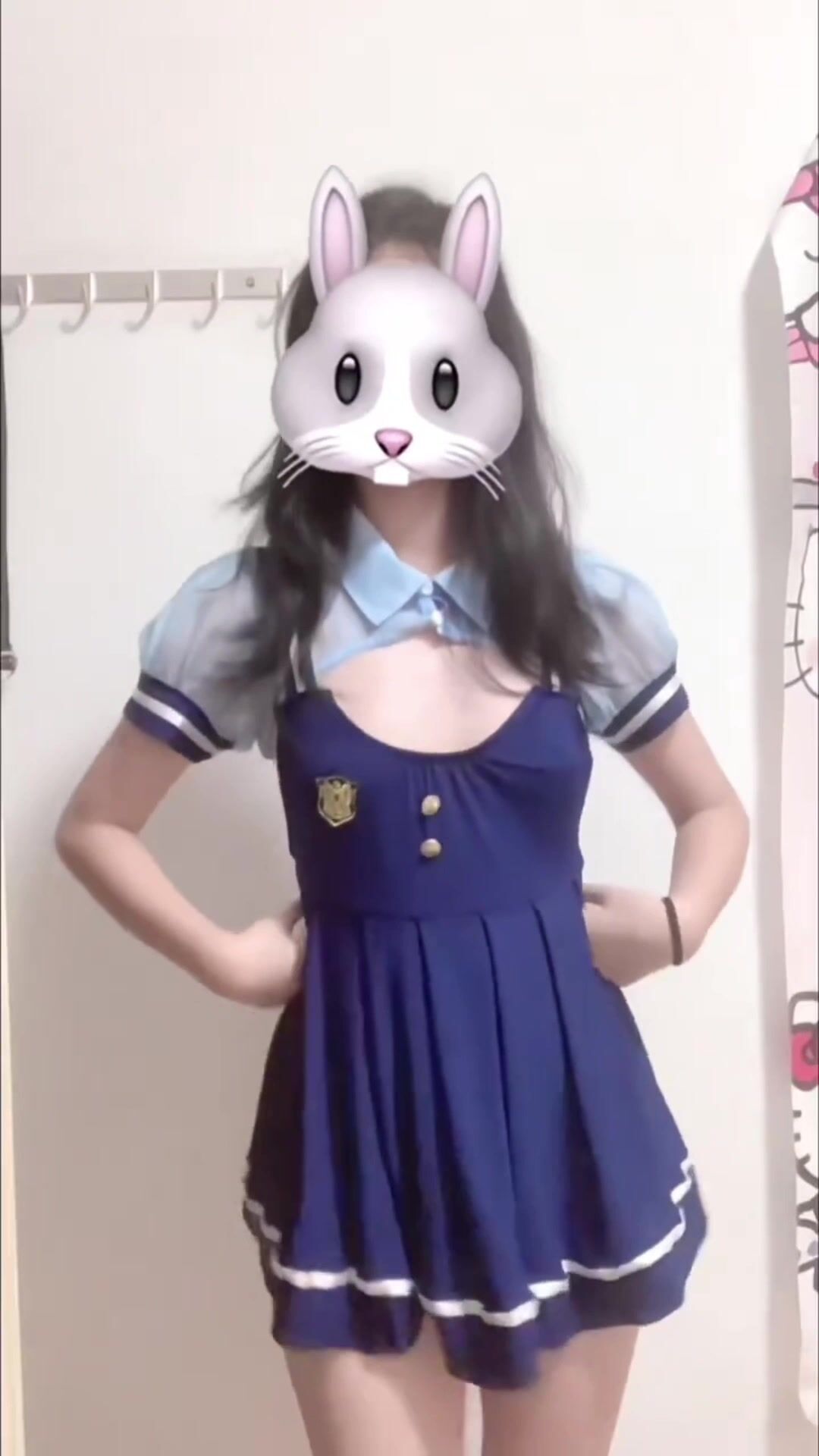 Em gái nhảy trend tiktok