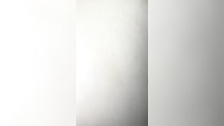 Cô hàng xóm lại là mẹ bạn thân