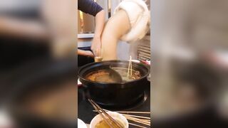 Chịch public trong quán lẩu