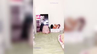 MMlive be_ily Có tiền là được đừng ngại , cứ lên mạng khoe lồn thôi ~ Giờ không có ti