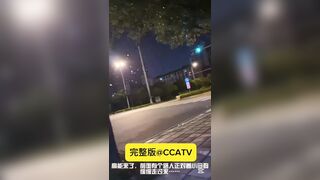 Khoe lồn public ngoài đường
