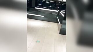 Đi chơi nứng lồn vào nhà vệ sinh móc lồn cho bạn trai xem hàng thủ dâm