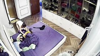 Hack cam chị gái vừa thay đồ vừa chăm sóc con thật dễ thương