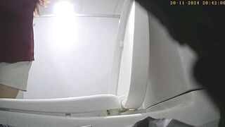 Quay lén gái xinh đái luôn ưu tiên đăng clip mấy em xinh