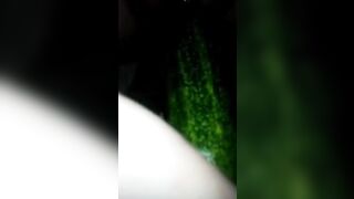 Teen HS Vừa chát sex Nhét dưa chuột vào lồn, Vừa nói Chuyện suýt bị phát hiện