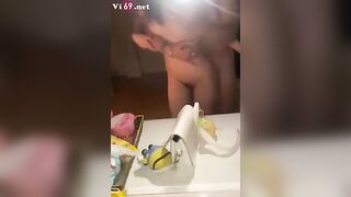 Bé Sinh viên chân dài vú hồng doggy đứng