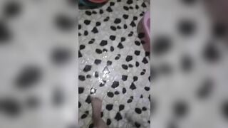 Cho nứng rồi dụ vô toilet