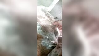Cho nứng rồi dụ vô toilet