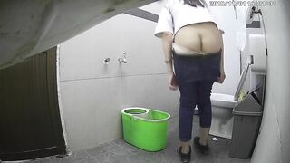 Quay lén nhà vệ sinh trường học 3