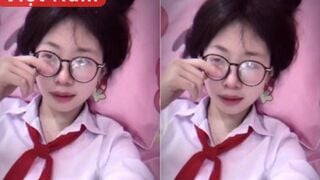 Siêu phẩm cô bạn thân đeo khăn quàng dẻo xinh đẹp có cặp mông bự