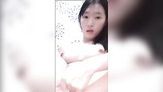 Em học sinh 2k8 vú to lồn đẹp lên cơn nứng thèm cặc nên ngồi móc lồn cho khỏi thèm