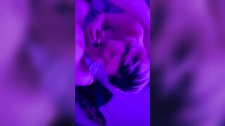 Cho mượn điện thoại Quay Tiktok, Lút Cán em KTV Vú To lồn múp Nhiều Nước xuất tinh
