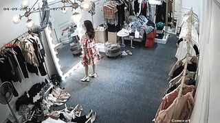 Hack cam shop quần áo xem em gái thay đồ lộ vú mông căng trắng cực dâm