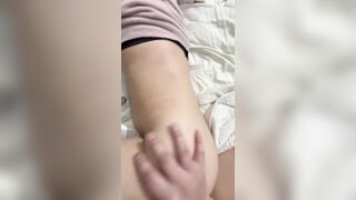 Địt em nó tới tấp. nghĩ khổ thân thằng chồng cù lần của em nó ở nhà