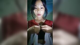 Em gái mới lớn tự sướng