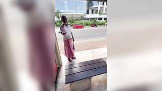 Cô gái thủ dâm nơi công cộng 3