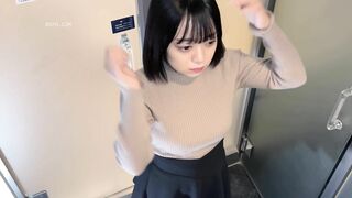 Phê mắt em gái tắm trần khoe vú trắng nõn xoa xà phòng dâm đãng