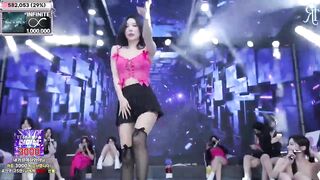 Livetream nhảy show hàng của các e ghệ vú bự bên Hàn Quốc 1 cách bán dâm kiểu mới p2
